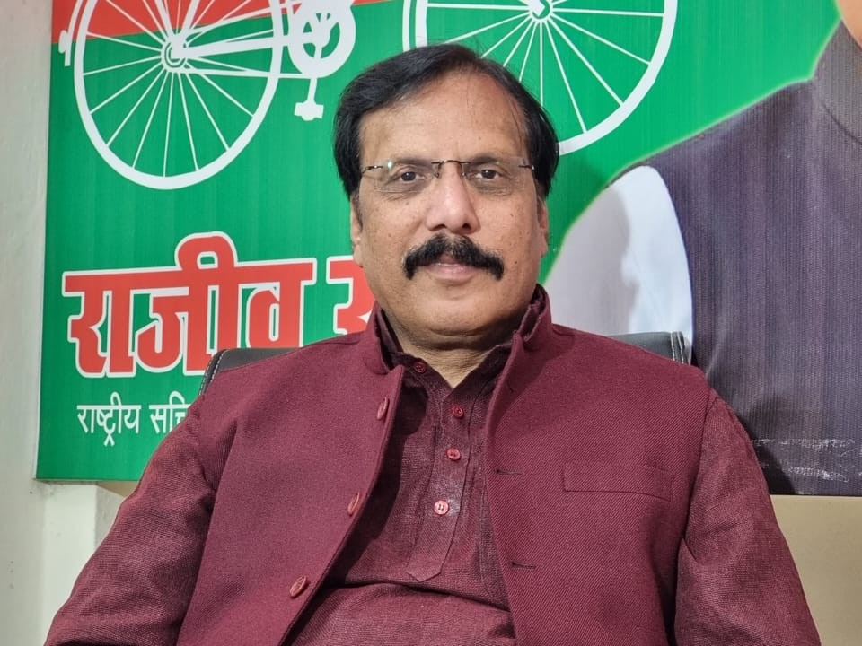 राजीव राय का चुनाव आयोग पर निशाना, बोले- मतदाताओं को अधिकार से वंचित करना काम नहीं