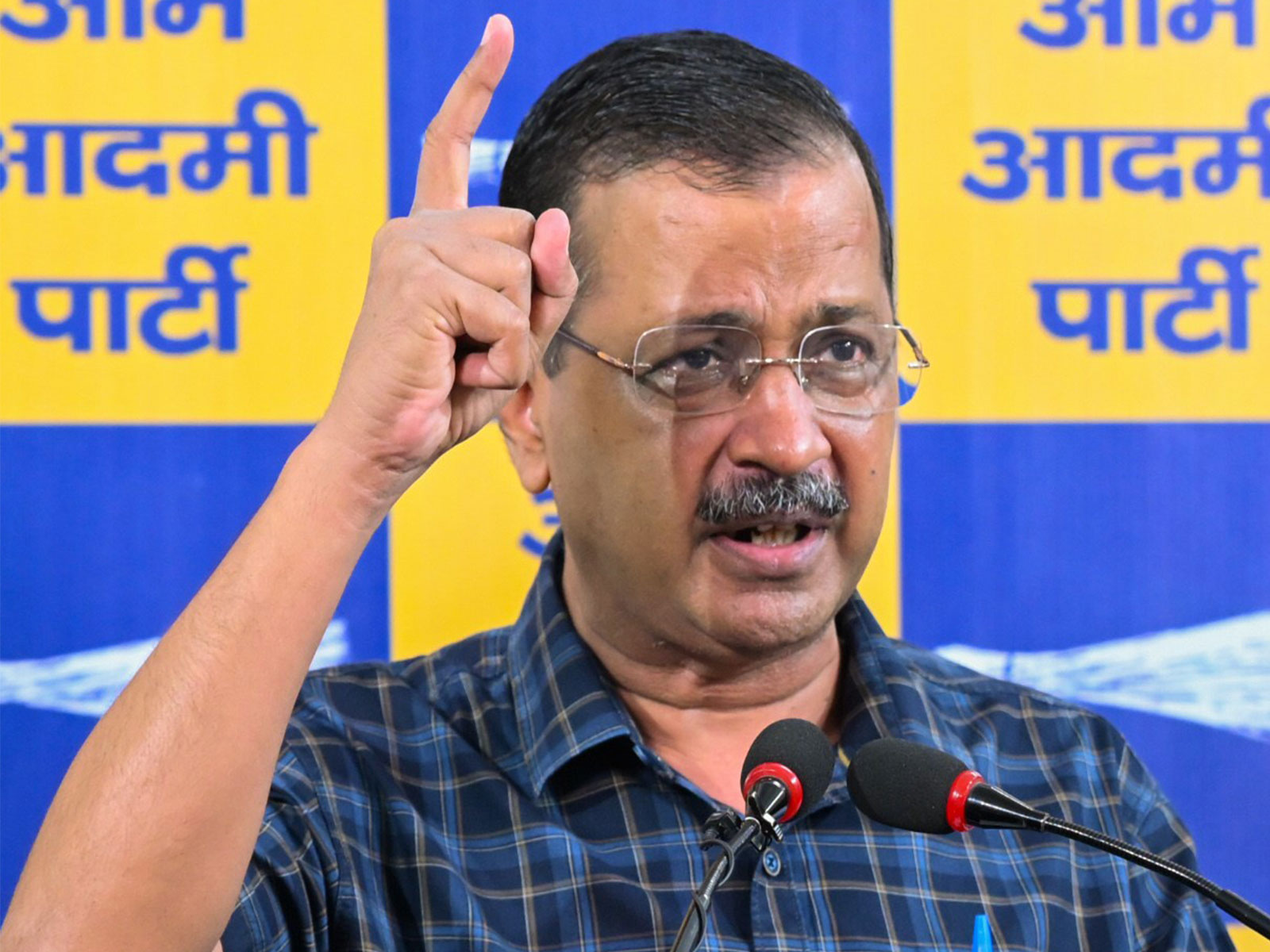 Arvind Kejriwal और Manish Sisodia का बड़ा एक्शन प्लान! Raghav Chadha समेत बागी सांसदों पर कसेगा शिकंजा