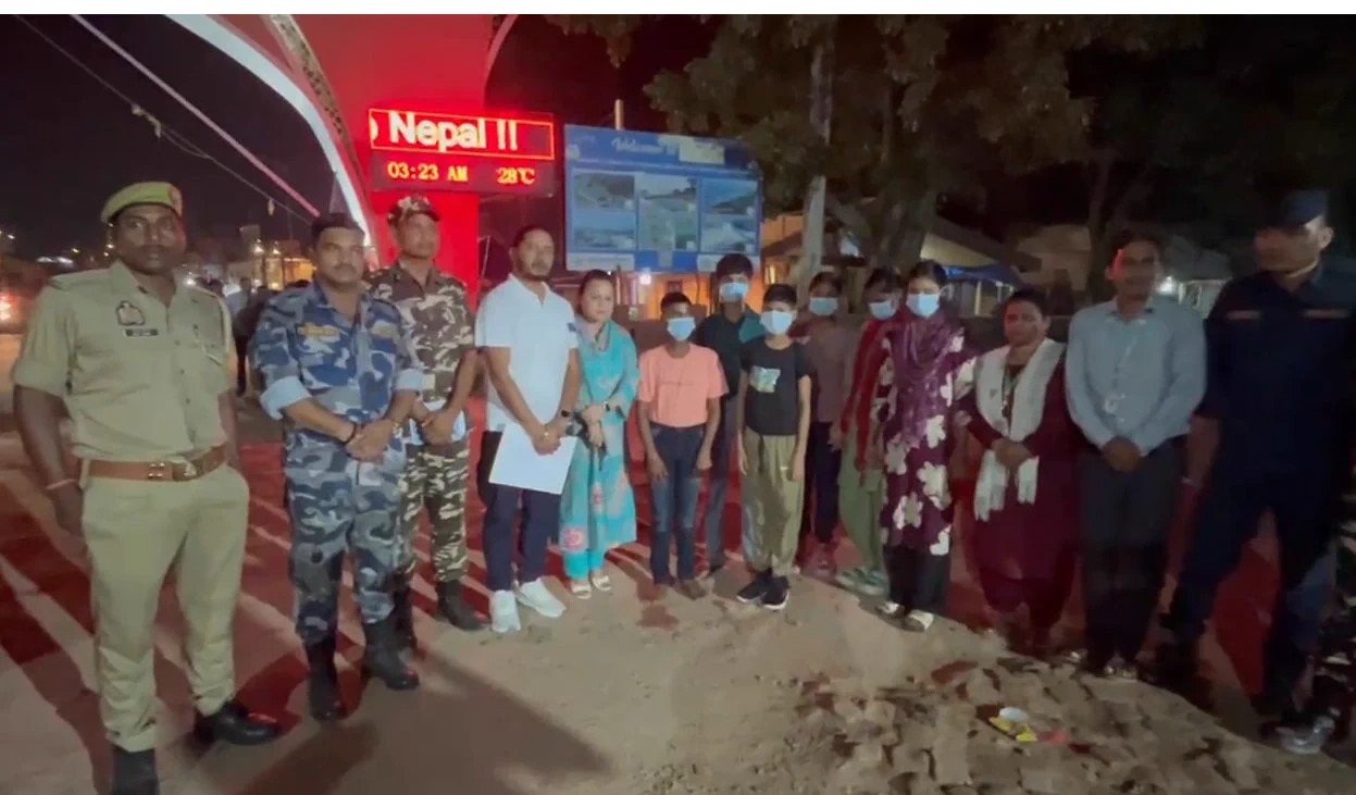 महराजगंज में 6 नेपाली युवक-युवतियों का रेस्क्यू, नेपाल प्रशासन को सौंपा गया