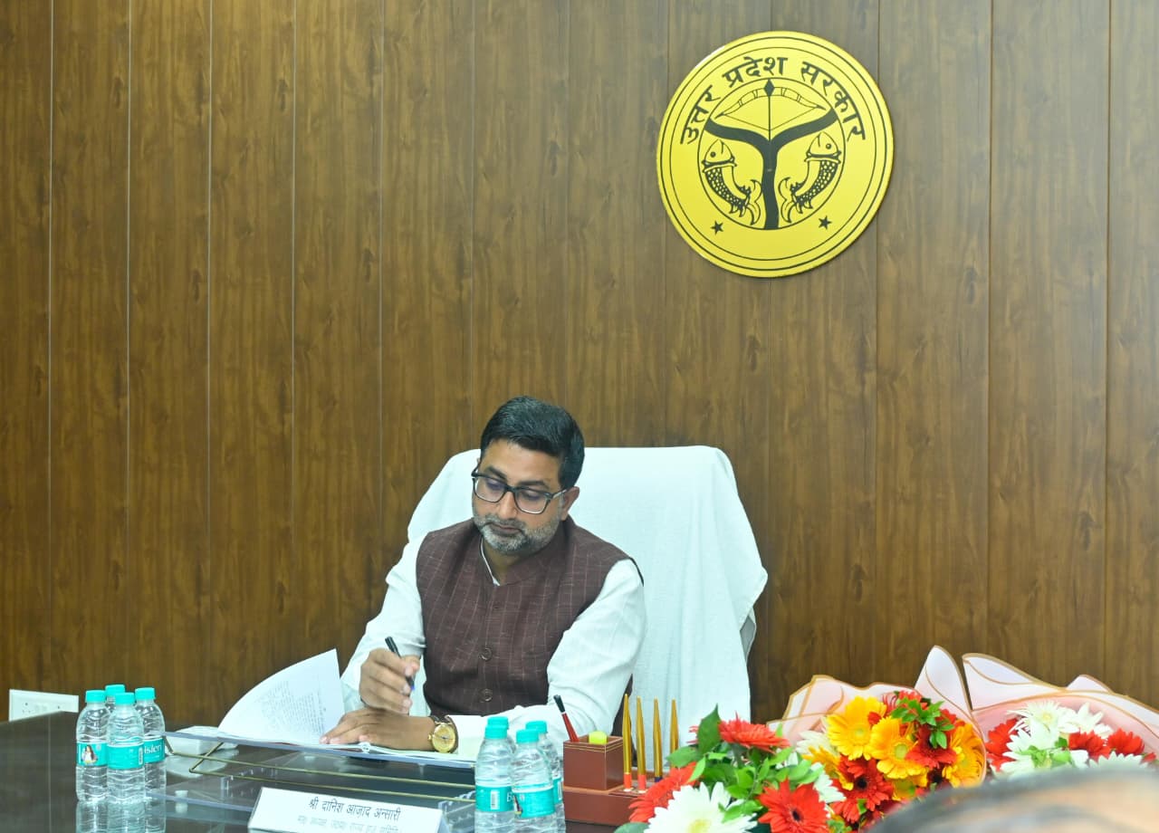 लखनऊ में हज यात्रा के दृष्टिगत मंत्री ने की बैठक।