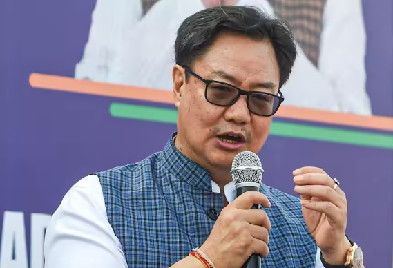 कतर दौरे पर रवाना हुए किरेन रिजिजू, 'फादर अमीर' शेख हमद बिन खलीफा अल थानी को देंगे श्रद्धांजलि