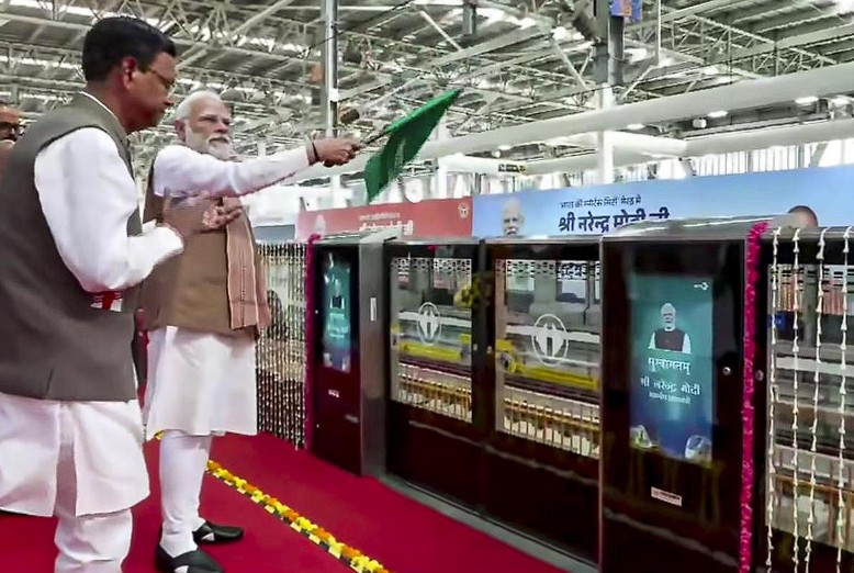 Meerut में बड़ा दिन! PM Modi के Metro-RRTS प्रोजेक्ट के बाद आज सूर्य किरण Air Show, आसमान में दिखेगा रोमांच