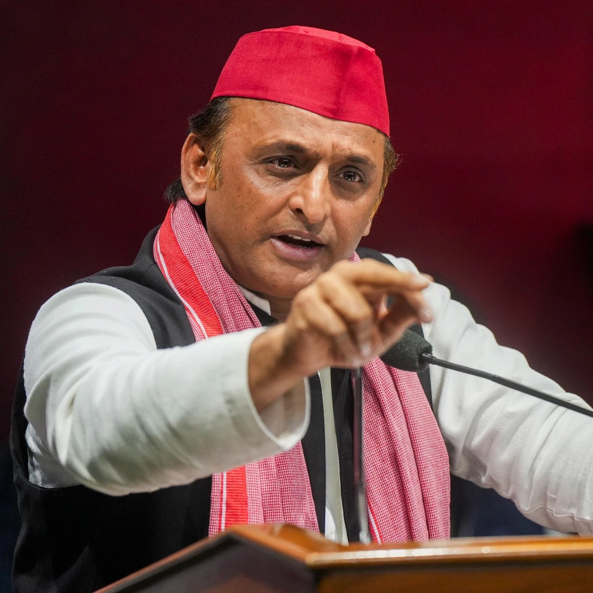अखिलेश यादव का चुनाव आयोग पर हमला, बोले- आयोग निष्पक्ष नहीं है
