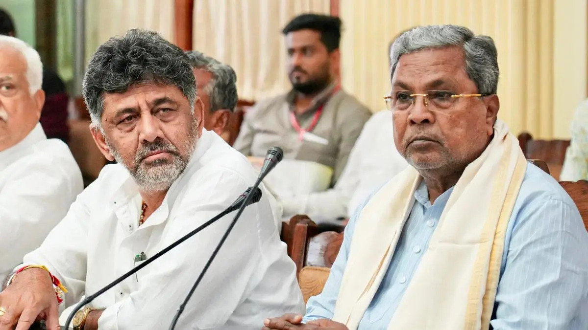CM बनने के बाद बढ़ीं DK शिवकुमार की मुश्किलें, मंत्री-विधायक पहुंचे दिल्ली, कांग्रेस में फिर खींचतान