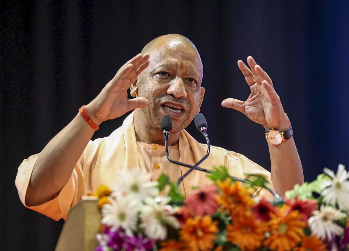 योगी कैबिनेट के बड़े फैसले, उज्ज्वला लाभार्थियों को 2 मुफ्त सिलेंडर, 18 शहरों में चलेंगी 1,725 ई-बसें