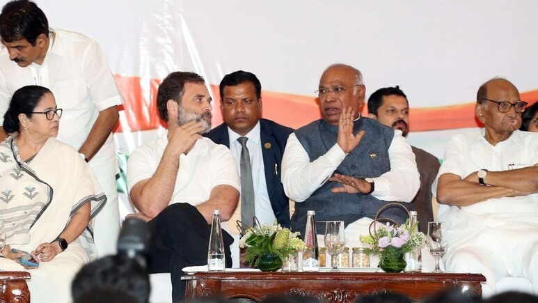 क्या कांग्रेस में होगा TMC और NCP का विलय? ममता-सोनिया मुलाकात के बाद सियासी गलियारों में तेज हुई चर्चा