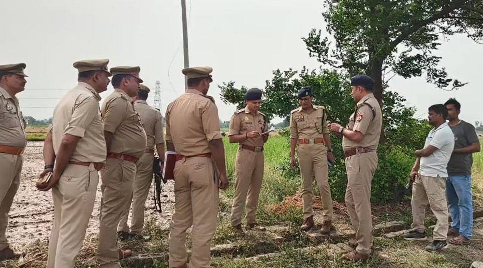 हरदोई में सनसनी: पेड़ से लटके मिले युवक-युवती के शव, आत्महत्या या हत्या? जांच में जुटी पुलिस  Janta24x7news