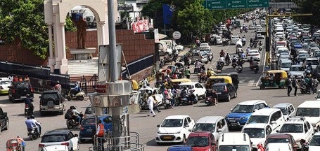 लखनऊ में ट्रैफिक जाम से लोग परेशान: कई प्रमुख सड़कों पर बढ़ी भीड़  Janta24x7news