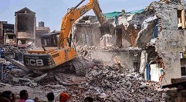 लखनऊ में अवैध अतिक्रमण पर बुलडोजर एक्शन: प्रशासन ने तेज किया अभियान Janta24x7news