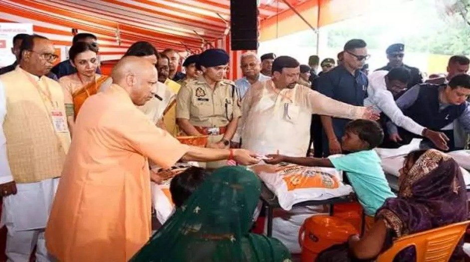 ???? UP Flood: 21,350 लोग Evacuate, 9.31 लाख Food Packets बांटे, राहत-बचाव अभियान जारी