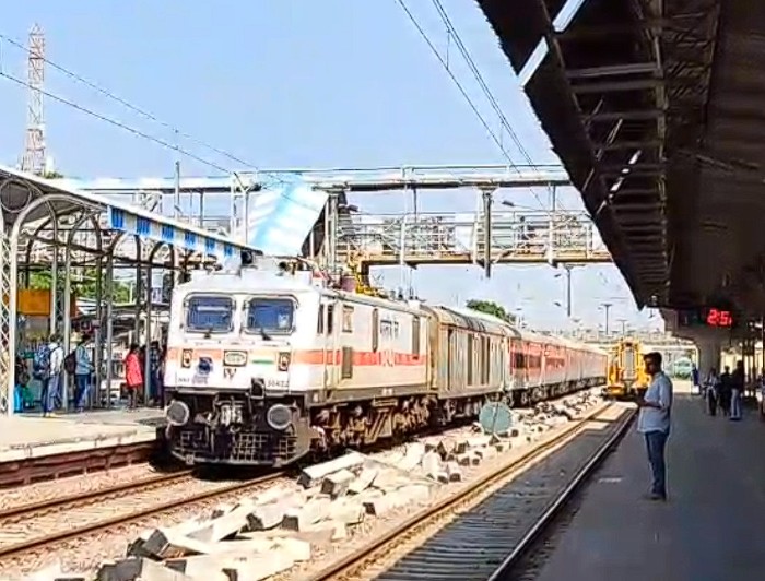 Lucknow वालों के लिए बड़ी खबर! 12 ट्रेनें 16 अक्टूबर तक प्रभावित