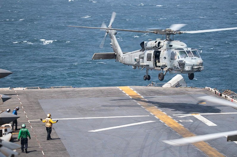 Hormuz में Tankers की सुरक्षा बदली! US ने Air Defence के लिए तय किए Time Slots