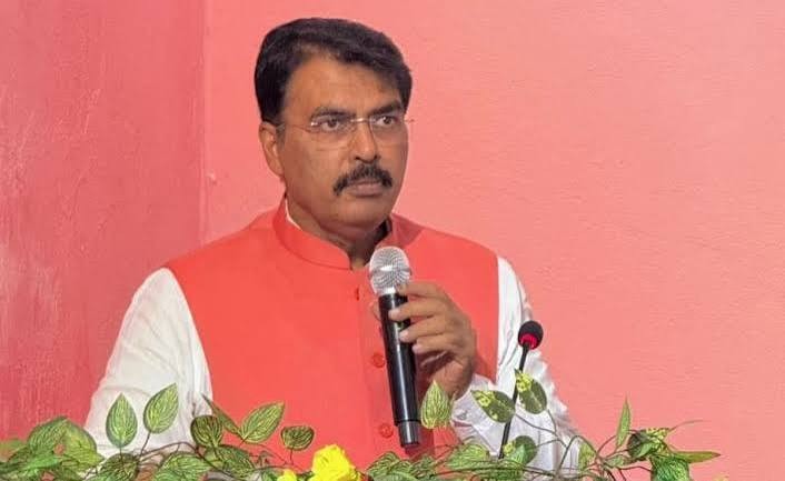 खड़गे की टिप्पणी पर बिहार BJP अध्यक्ष का विरोध, बोले- राहुल गांधी और खड़गे माफी मांगें
