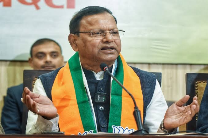 खड़गे की टिप्पणी पर पंकज चौधरी का पलटवार, बोले- कांग्रेस की सोची-समझी रणनीति