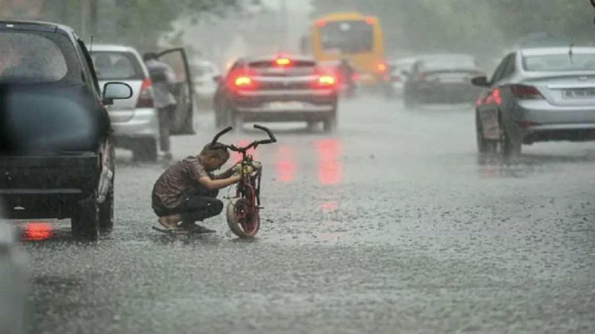 22 राज्यों में आंधी-बारिश का अलर्ट, 75 KM की रफ्तार से चल सकती है हवा
