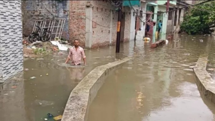 Lucknow में जलभराव से आफत, मल्लाहीटोला में घरों तक पहुंचा गंदा पानी
